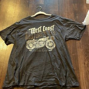 black short sleeve tee